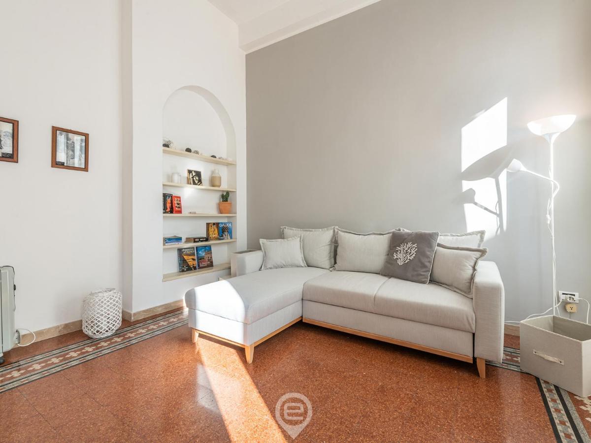 Mirabel Apartment - Wonderful Flat In City Center カリアリ エクステリア 写真